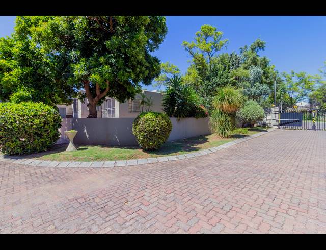 2 BEDROOM TOWNHOUSE FOR SALE IN ROODEKRANS